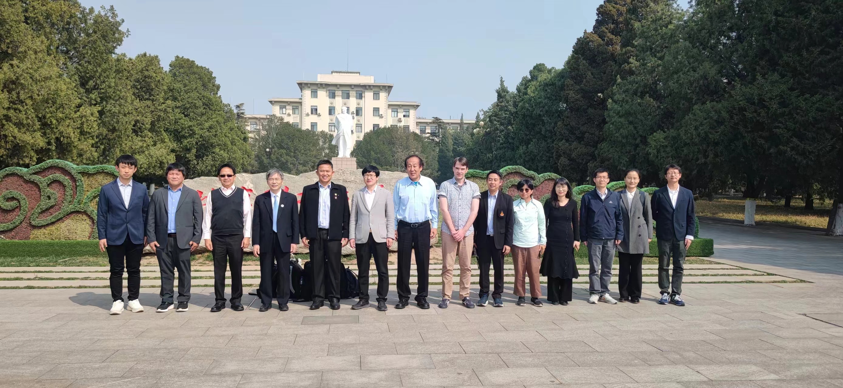 4c27fd247e6bde23b97045b87fb608f8.jpg 4c27fd247e6bde23b97045b87fb608f8.jpg